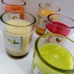 Portavela de vidrio y vela aromatica