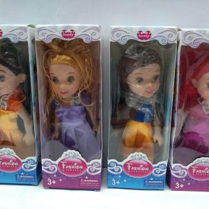 Muñeca princesitas en caja
