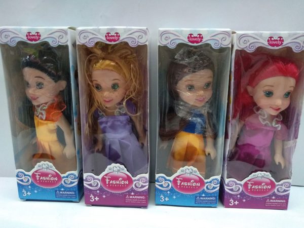 Muñeca princesitas en caja