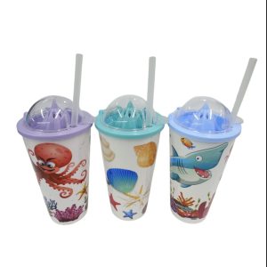 Vaso infantilcon tapa exprimidor